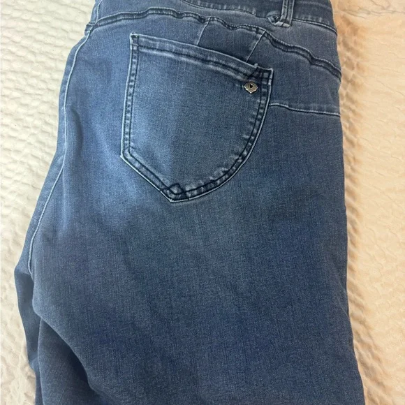 Democracy Women's Blue Denim Jeans - Picture 2 of 4